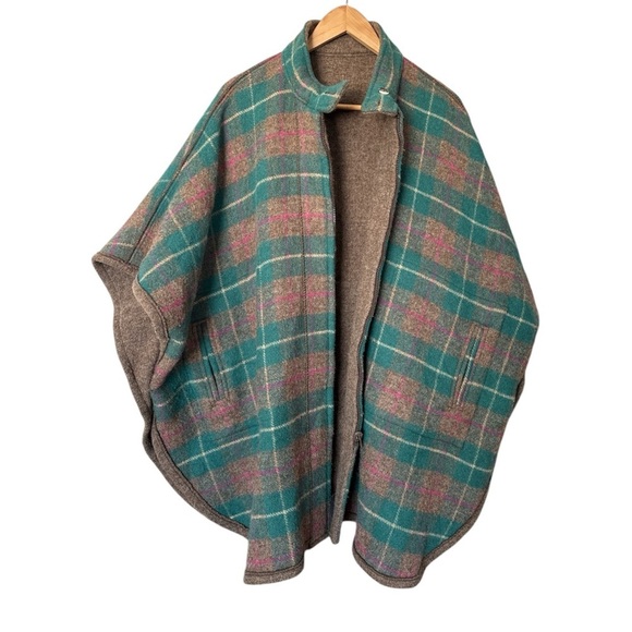 Vintage WOOLRICH WOMAN Wool Blend Reversible Cape. One Size. - Picture 1 of 8